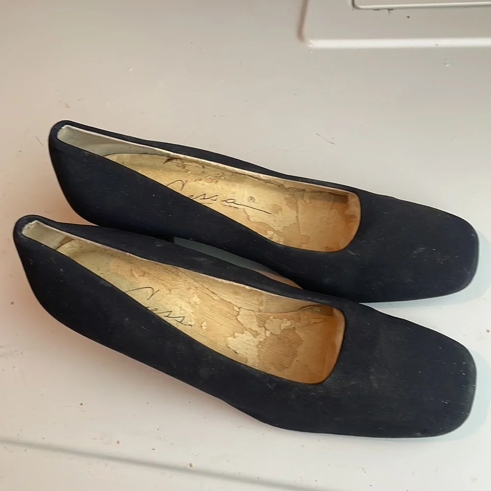 Vintage 1990’s Carissa Heels navy pumps size 7 1/2